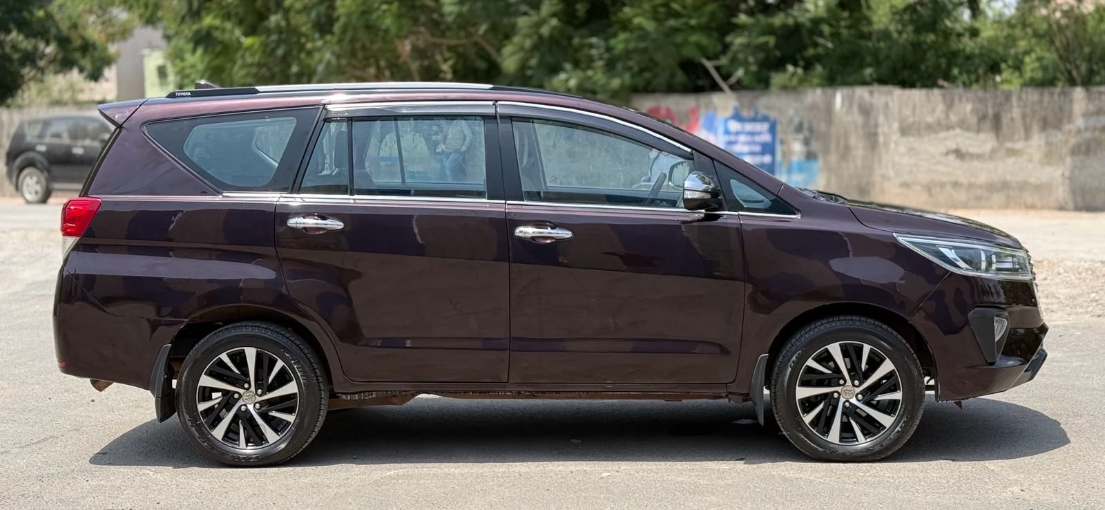 Innova Crysta Auto 2.4 Z